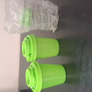 Tupperware Lettuce Leaf Green Mini Salt and Pepper Shaker + Mini Shaker …